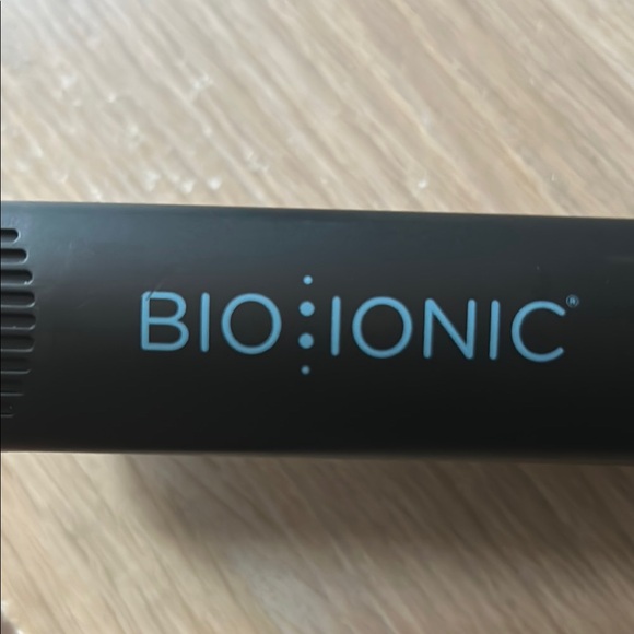 Bio Ionic OnePass Straightening Iron - Black - Picture 3 of 5